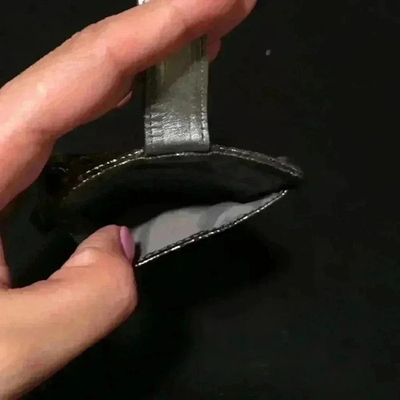 Lodis cell phone holder/wallet for I phone 4 or 5 - Picture 4 of 4